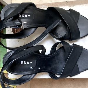 Semi new DKNY woman heels size 7 in black